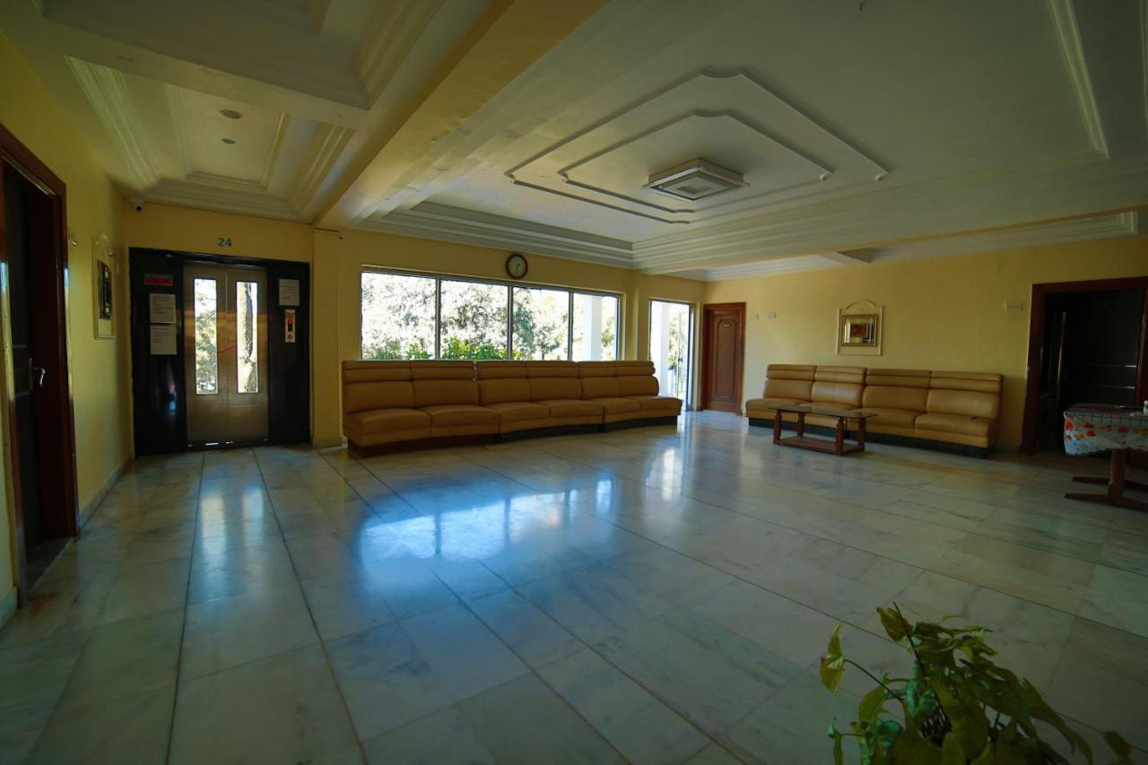 Hotel Sheratone Маунт-Абу Екстер'єр фото
